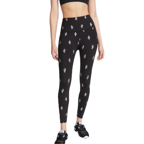 Beyond Yoga Cactus Print High Waisted‎ Leggings Size Medium Black Workout - Picture 1 of 5